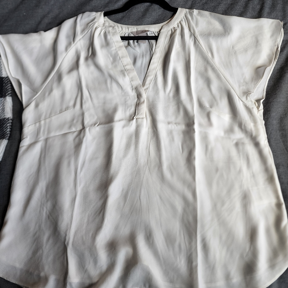 XL H&M White V-Neck Blouse